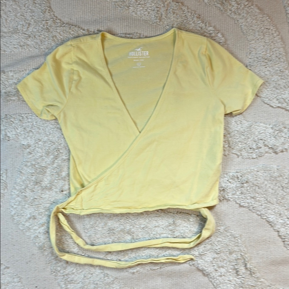 Hollister Women's Yellow Wrap Top